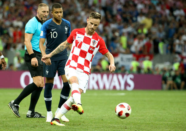 表现使他成 表现使他成